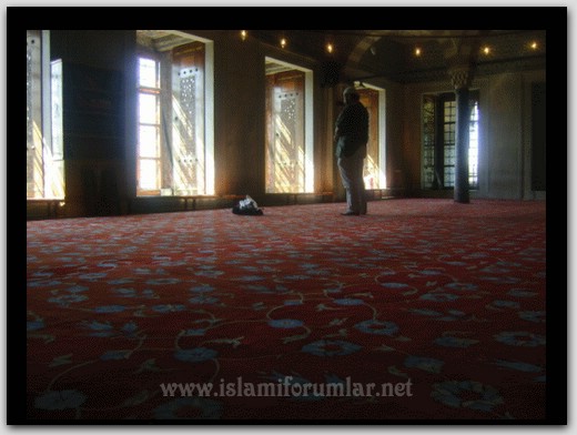 sultanahmetcamisindenamazknun.jpg