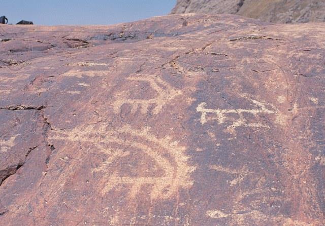 hakkari-kaya-resimleri1.jpg